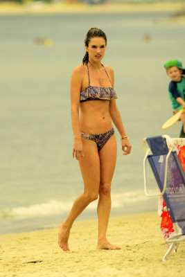 Alessandra Ambrosio pic #1094850