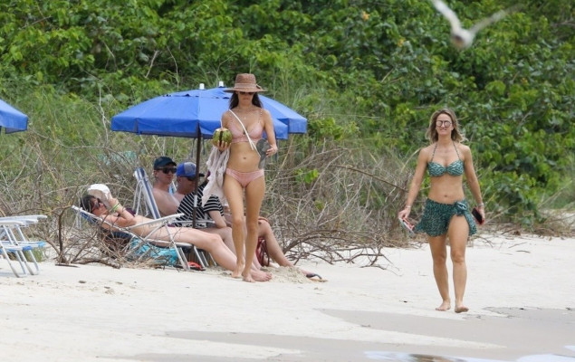 Alessandra Ambrosio pic #1094962
