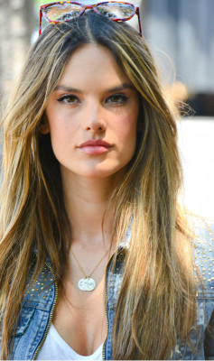 Alessandra Ambrosio pic #501550