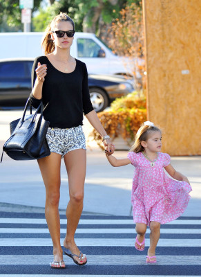 Alessandra Ambrosio pic #571315