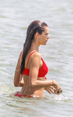 Alessandra Ambrosio pic #992516