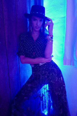 Alessandra Ambrosio pic #1028724