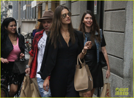 Alessandra Ambrosio pic #730645