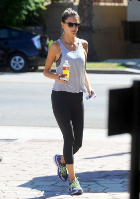 Alessandra Ambrosio pic #884897