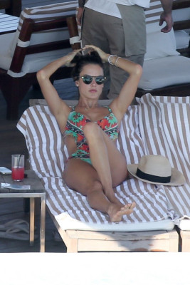 Alessandra Ambrosio pic #785913