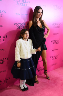 Alessandra Ambrosio pic #982053