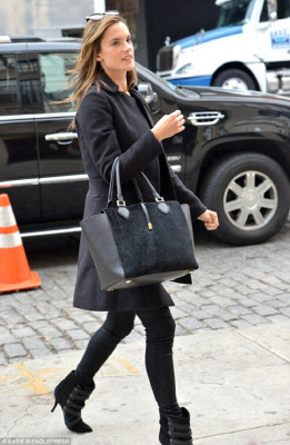 Alessandra Ambrosio pic #660596
