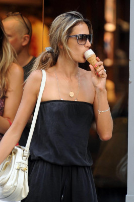 Alessandra Ambrosio pic #183662
