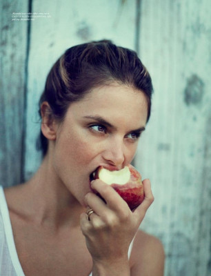 Alessandra Ambrosio pic #520568
