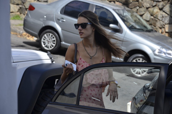 Alessandra Ambrosio pic #571309