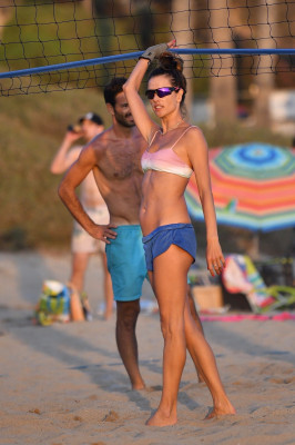 Alessandra Ambrosio pic #1234044