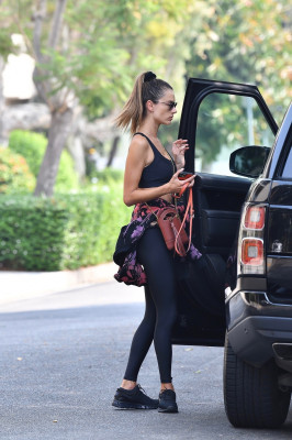 Alessandra Ambrosio pic #1233527
