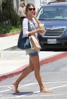 Alessandra Ambrosio pic #510223