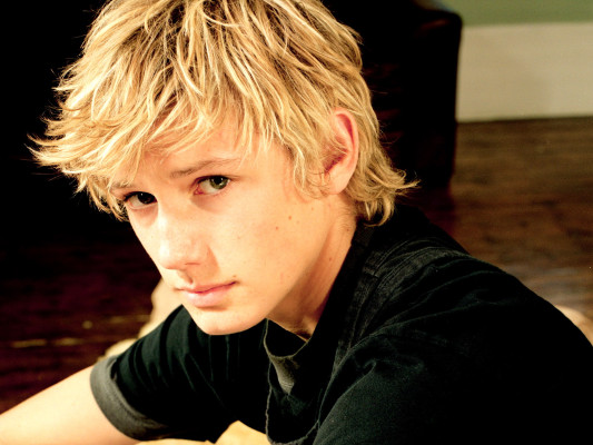 Alex Pettyfer pic #242956