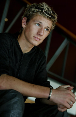 Alex Pettyfer pic #238934