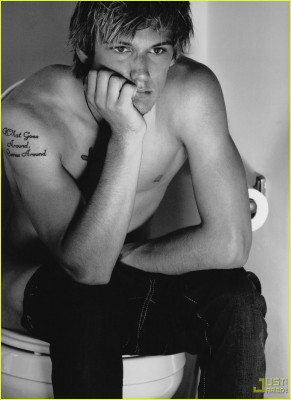 Alex Pettyfer pic #204807