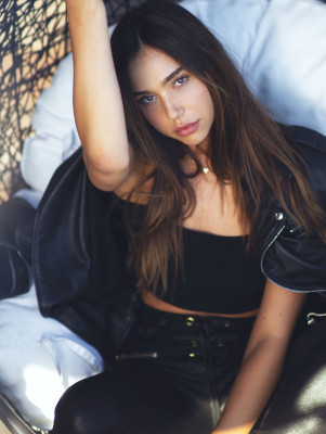 Alexis Ren pic #1195400