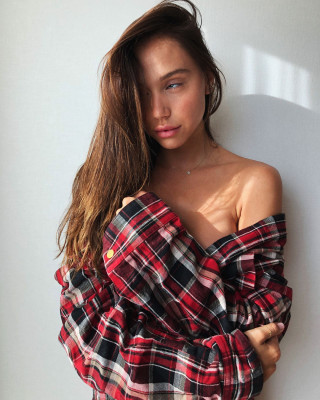 Alexis Ren pic #1067401