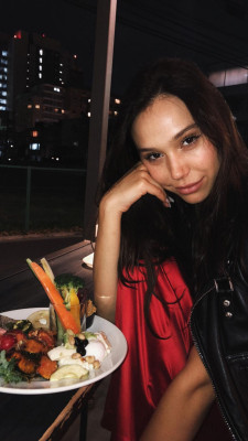 Alexis Ren pic #1034031