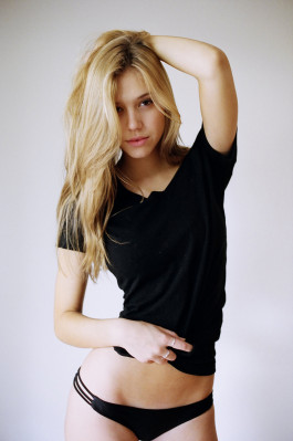 Alexis Ren pic #765605