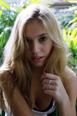 Alexis Ren pic #765637