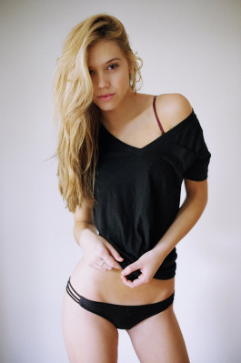 Alexis Ren pic #765657