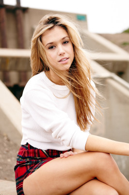 Alexis Ren pic #765675