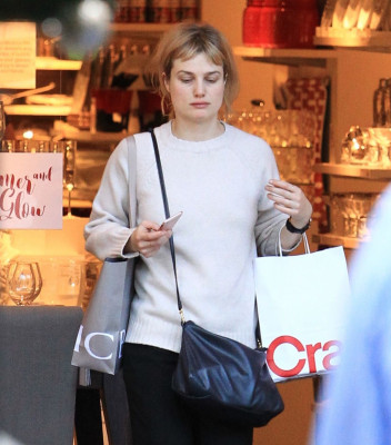 Alison Sudol pic #1033297