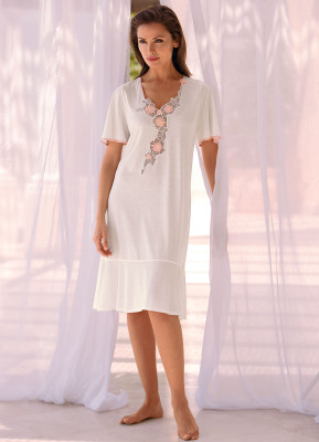 photo 4 in Almudena Fernandez gallery [id543634] 2012-10-16 00:00:00