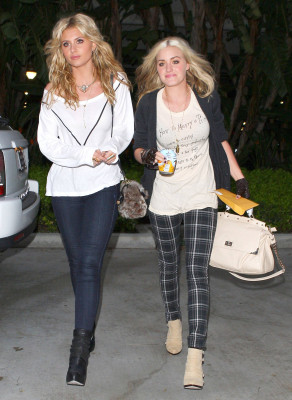 Aly and Aj pic #480037