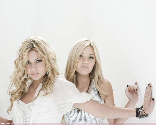 photo 28 in Aly and Aj gallery [id127882] 2009-01-16 00:00:00
