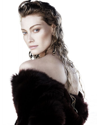 Alyssa Sutherland pic #912049