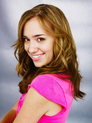 Andrea Bowen pic #239469