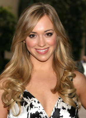 Andrea Bowen pic #233686