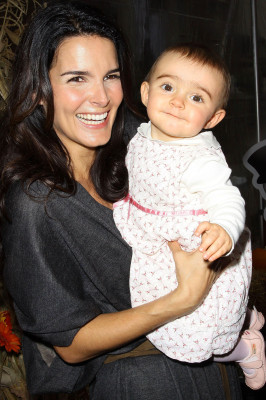 Angie Harmon pic #241033