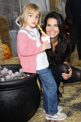 Angie Harmon pic #242980