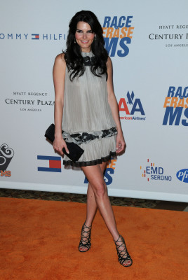 Angie Harmon pic #521768