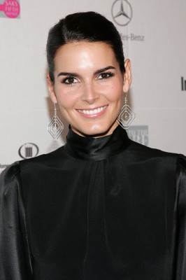 Angie Harmon pic #218167
