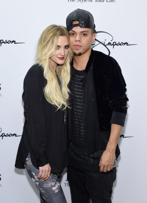 Ashlee Simpson pic #734269