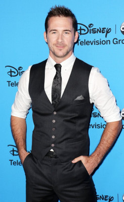 Barry Sloane  pic #1216740