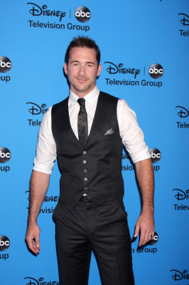Barry Sloane  pic #1216739