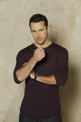 Barry Sloane  pic #841411