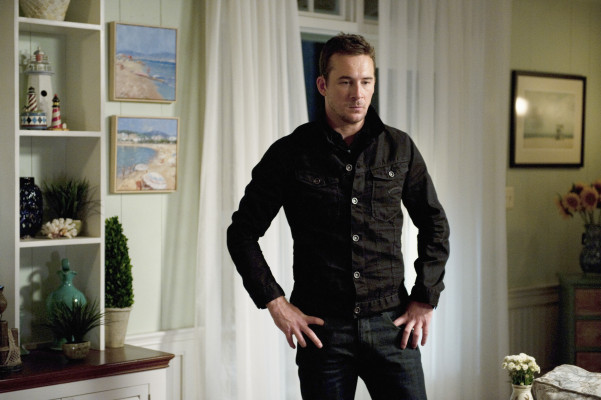 Barry Sloane  pic #782201