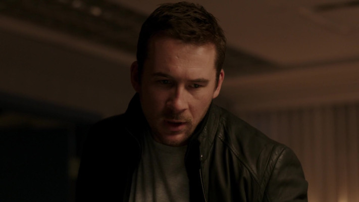 Barry Sloane  pic #1211251