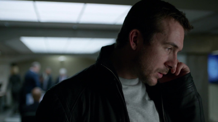 Barry Sloane  pic #1211252
