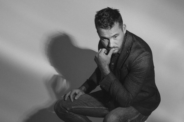 Barry Sloane  pic #1223016