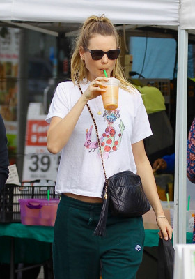 Behati Prinsloo pic #975437