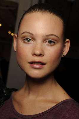photo 3 in Behati Prinsloo gallery [id254670] 2010-05-07 00:00:00