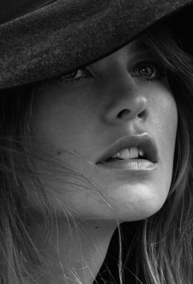 Behati Prinsloo pic #725163