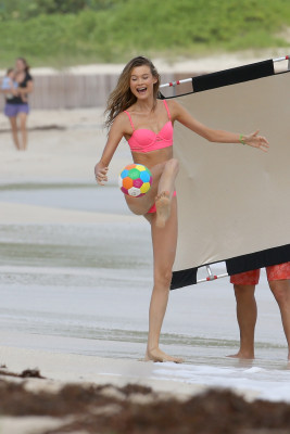 Behati Prinsloo pic #741538